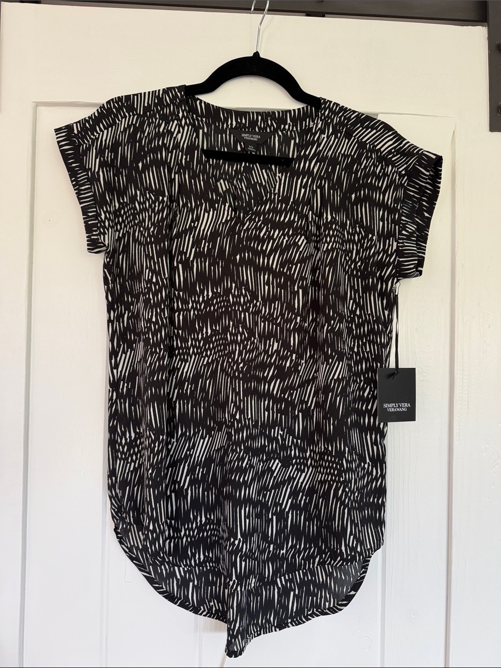 SIMPLY VERA by Vera Wang.XS. Black and White Abstract Print Short Sleeve Blouse